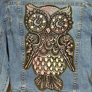 Levi’s Strauss Signature Cropped Owl Appliqué Jean Jacket Size Medium